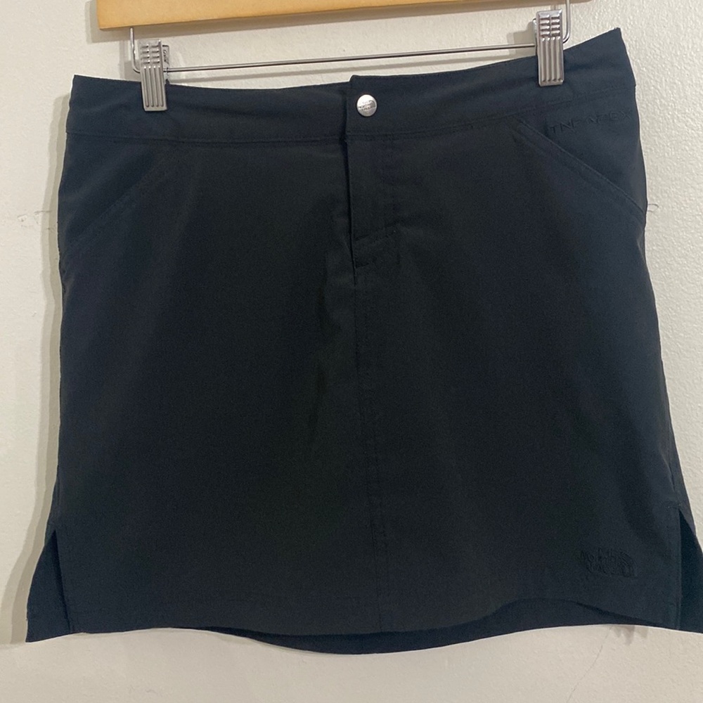 The North Face Womens Apex Athletic Skort Size 4 Black Outdoor Hiking Sportswear